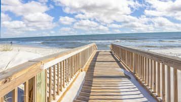 Una spiaggia nelle vicinanze