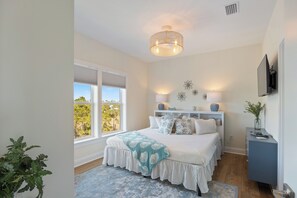 5 室のベッドルーム、デスク、アイロン / アイロン台、旅行用ベビーベッド