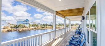 New Luxury Home - Private Heated Pool, Dogs Welcome, Quiet Beach