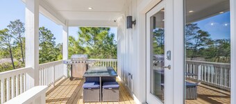 New Luxury Home - Private Heated Pool, Dogs Welcome, Quiet Beach