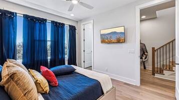 5 bedrooms, iron/ironing board, free WiFi, bed sheets