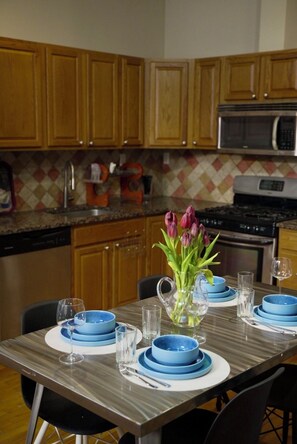 Fridge, microwave, stovetop, dishwasher