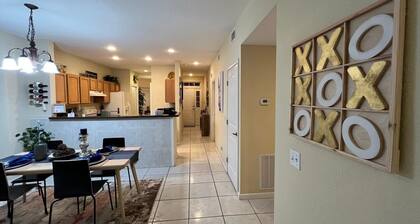Reflections Retreat, Cozy 2-bed, 2-bath apartment in serene Ocala with AC, WiFi