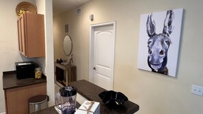 Interior - Reflections Retreat, Cozy 2-bed, 2-bath apartment in serene Ocala with AC, WiFi (Ocala)