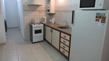 Microondas, horno, placa de cocina