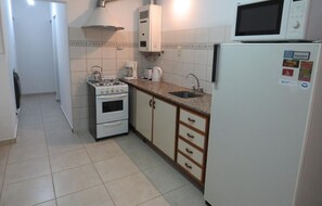 Microwave, oven, stovetop - Dagui independent house accommodation, excellent location. Up to 5 persons (San Rafael)