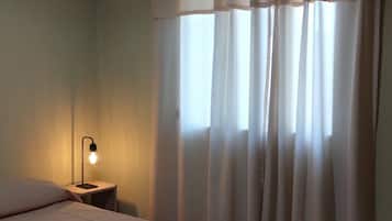 2 habitaciones, tabla de planchar con plancha, wifi y ropa de cama