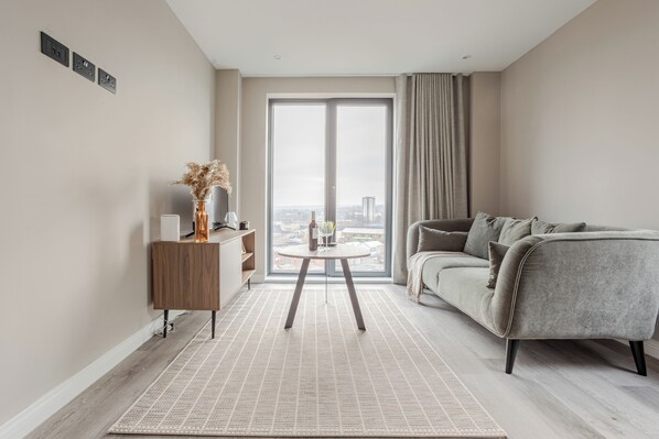 TV, table tennis - Springwell Gardens, Leeds (Holbeck)