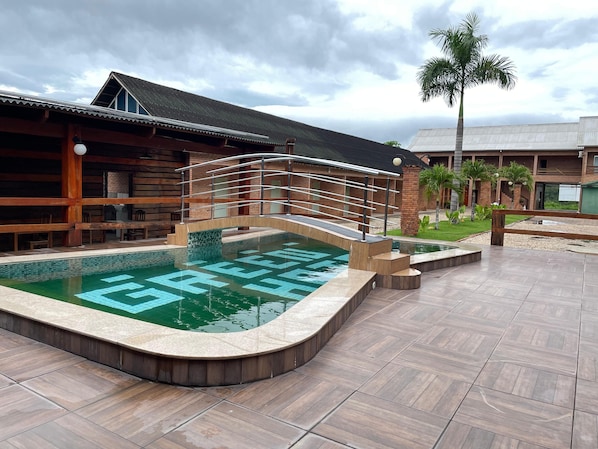 Outdoor pool - Hotel Villa Green (Tome-Acu)