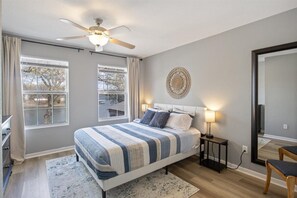 3 quartos, ferros/tábuas de passar roupa, Wi-Fi, roupa de cama