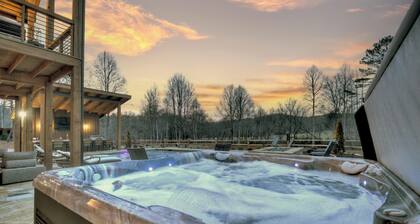 Creekside Mountain Manor| Luxury | Pool | Creek Access