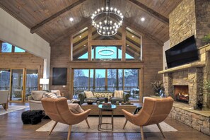 TV - Creekside Mountain Manor|Luxury|Pool|Creek Access (Epworth)