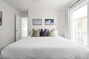 2 bedrooms, iron/ironing board, WiFi, bed sheets - Bayfront Bliss 3 (San Diego)