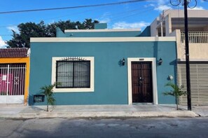 Exterior - Charming 3-bedroom house with AC, WiFi in superb Mérida (Mérida)