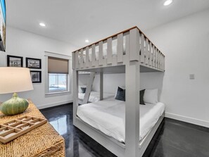4 dormitorios, tabla de planchar con plancha, wifi y ropa de cama