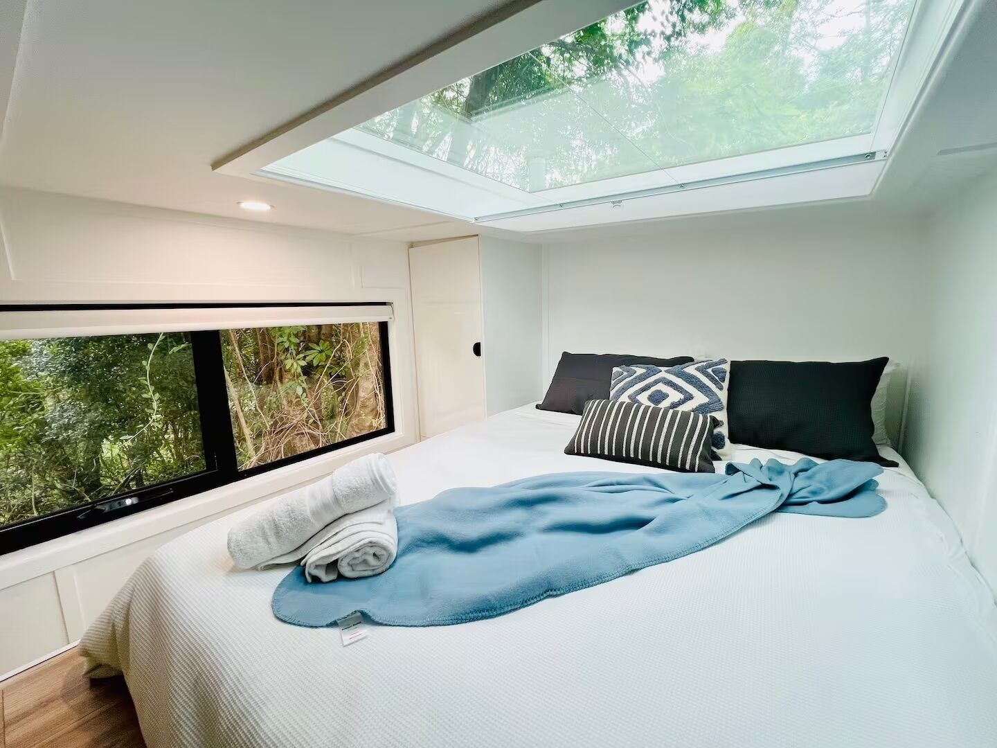 1 slaapkamer, een strijkplank/strijkijzer, wifi, beddengoed