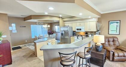 Paradise Quarters Walk-in Suite at the Legacy at Thousand Hills! Great Rates!