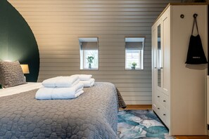 1 bedroom, desk, free WiFi, bed sheets