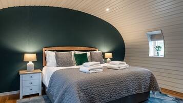 1 bedroom, desk, free WiFi, bed sheets