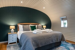 1 bedroom, desk, free WiFi, bed sheets