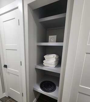 Interior - Spacious 4-bdr house in charming Del City with AC, WiFi and 9 min of Tinker AFB (Del City)