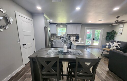 Spacious 4-bdr house in charming Del City with AC, WiFi and 9 min of Tinker AFB