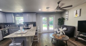 Interior - Spacious 4-bdr house in charming Del City with AC, WiFi and 9 min of Tinker AFB (Del City)