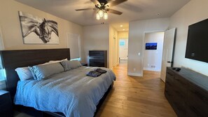 4 bedrooms, iron/ironing board, travel cot, WiFi - Newly built luxurious 4 bedroom house walk to Downtown/Track/SPAC. (Saratoga Springs)