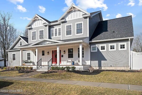 Exterior - Newly built luxurious 4 bedroom house walk to Downtown/Track/SPAC. (Saratoga Springs)