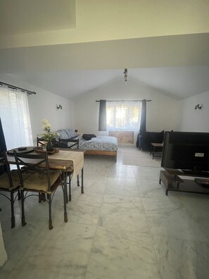 Interior - New luxurious and spacious guest suite in Banstead (Banstead)