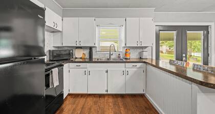 Cozy Retreat on Lake Catherine