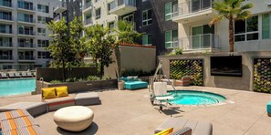 Pool - Luxury apartment w/ AC, WiFi, fitness room, rooftop & pool in heart of Hollywood (Los Angeles)