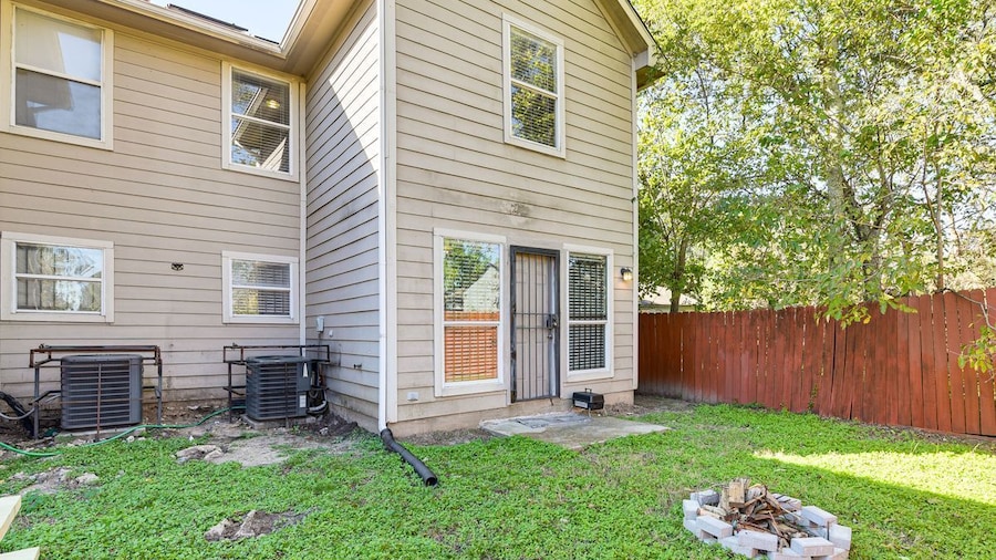 Family Friendly 3 Bedroom 2 bath Home
