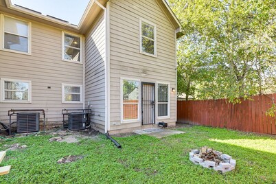 Family Friendly 3 Bedroom 2 bath Home