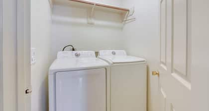 Family Friendly 3 Bedroom 2 bath Home