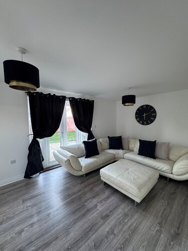 Modern & Spacious 3-Bedroom Home in Dartford – Ideal for Families & Contractors