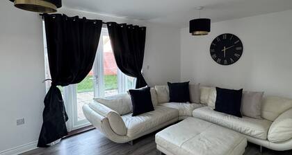 Modern & Spacious 3-Bedroom Home in Dartford – Ideal for Families & Contractors