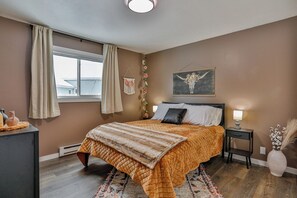 2 bedrooms, desk, iron/ironing board, free WiFi