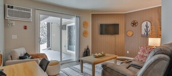 Jelinek Hideaway Unit 5 - Modern 2BR Apartment