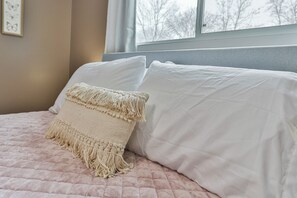 2 Schlafzimmer, Schreibtisch, Bügeleisen/Bügelbrett, kostenloses WLAN