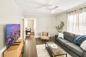 Smart TV - New updated home w/ porch and Fenced yard in DT Libertyville Near Naval Base (Libertyville)