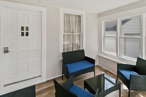 Interior - New updated home w/ porch and Fenced yard in DT Libertyville Near Naval Base (Libertyville)