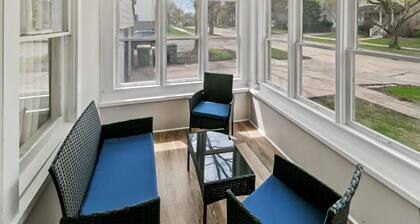 New updated home w/ porch and Fenced yard in DT Libertyville Near Naval Base