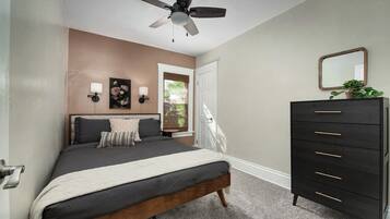 2 bedrooms, iron/ironing board, free WiFi, bed sheets