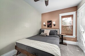 2 dormitorios, tabla de planchar con plancha, wifi gratis y ropa de cama