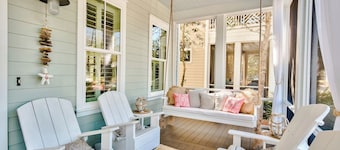 WATERCOLOR home with 4 bedrooms and amenities, bikes and a golfcart included!!