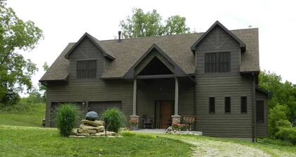 Sunset Room Retreat, River on Property, Adults Only, No Pets, Peace and Quiet!