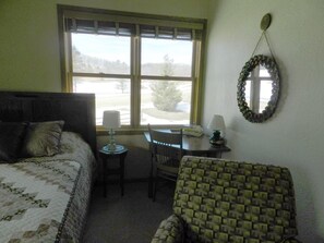 1 Schlafzimmer, Schreibtisch, WLAN, Bettwäsche