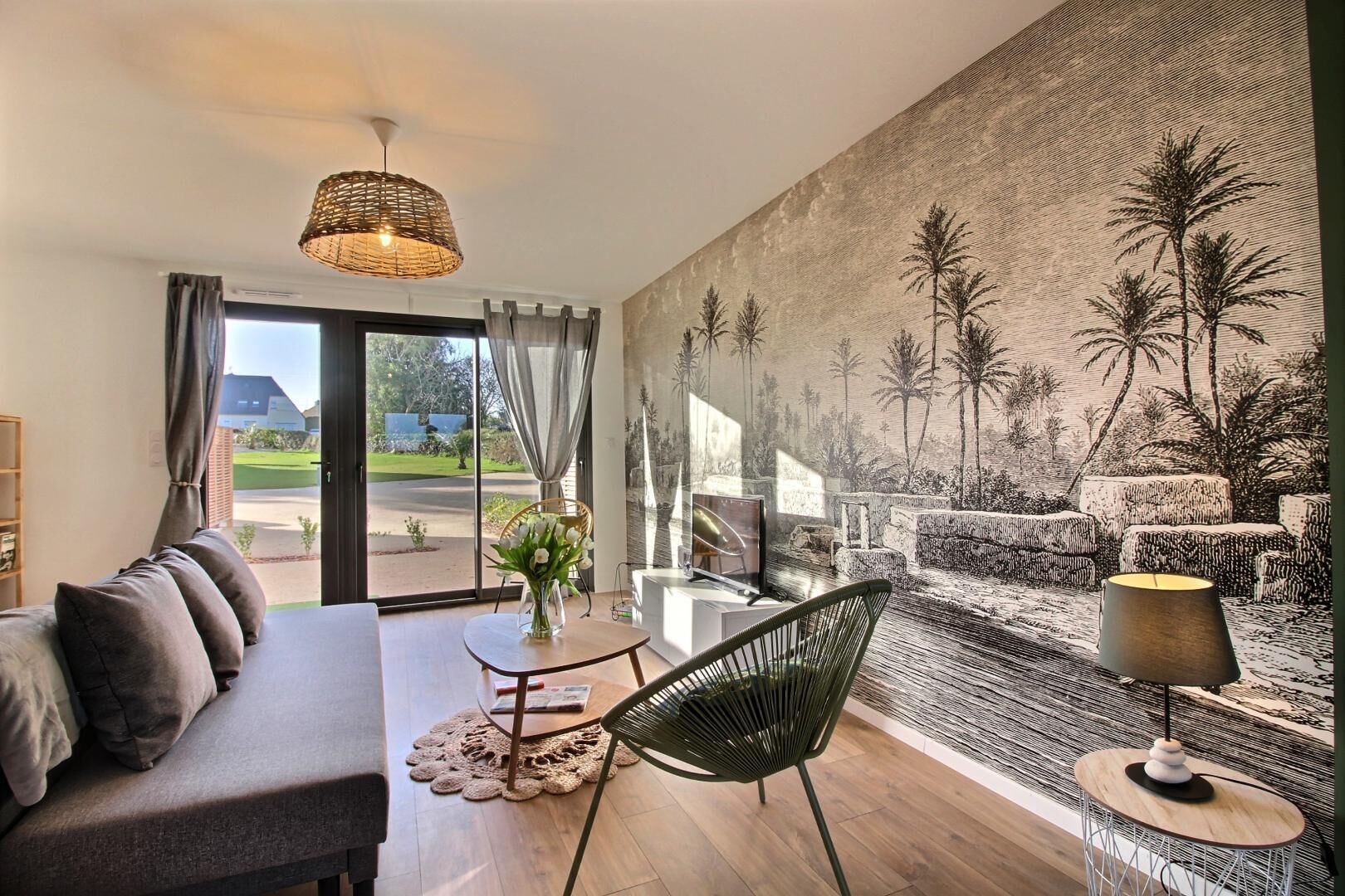 TV, DVD player, books, stereo