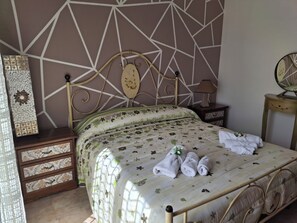2 bedrooms, in-room safe, iron/ironing board, free WiFi
